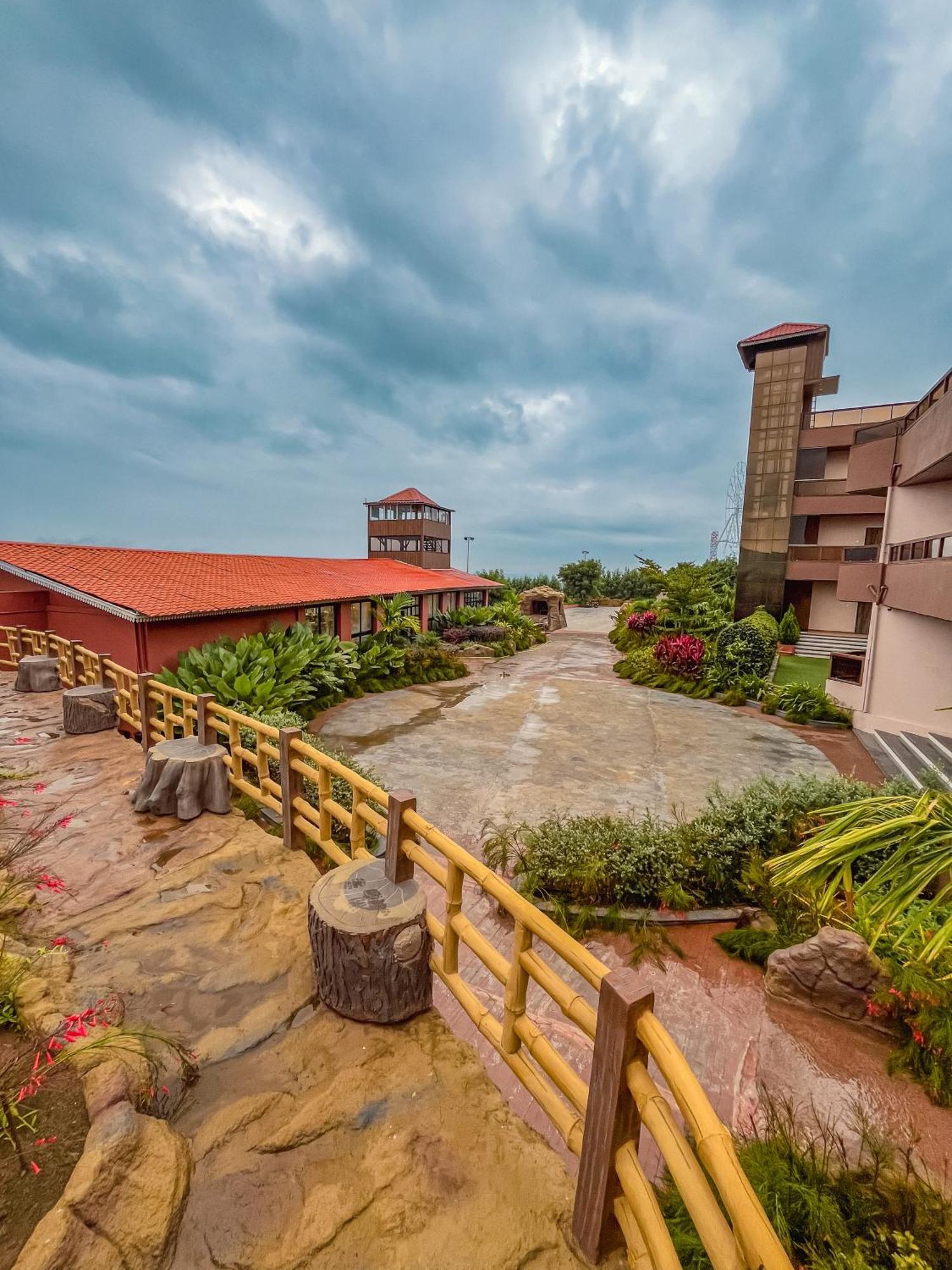 Regenta Bharti Amusement & Adventure Resort Pune, Urulikanchan Uruli Kānchān Zewnętrze zdjęcie
